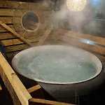 Peniche Chaleureuse Avec Jacuzzi Centre Úszó hotel