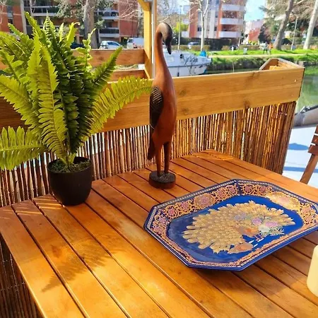 船上ホテル Peniche Chaleureuse Avec Jacuzzi Centre *