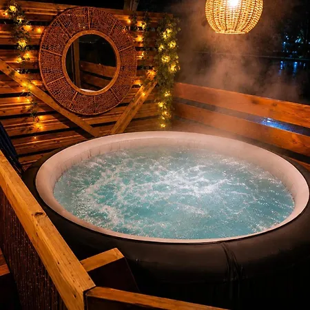 Hotel na wodzie Peniche Chaleureuse Avec Jacuzzi Centre *