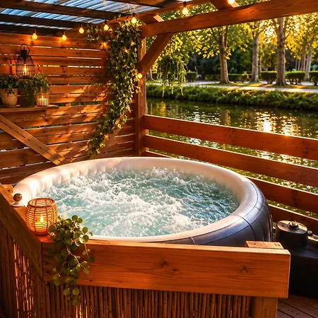 Hotel na wodzie Peniche Chaleureuse Avec Jacuzzi Centre *