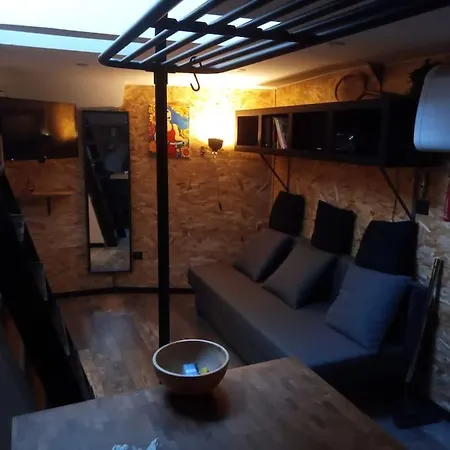 Botel Péniche Chaleureuse Avec Jacuzzi Centre